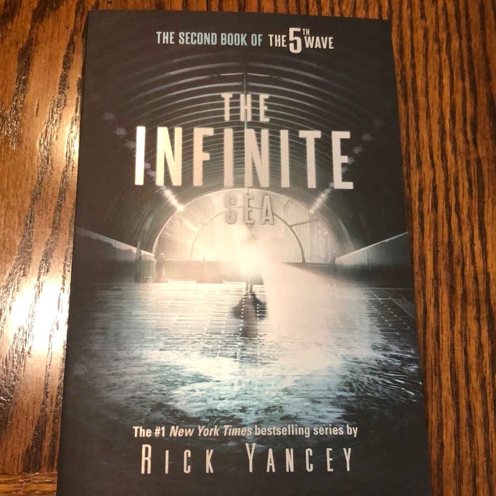 The infinite sea Book